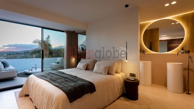 3 soveværelse Semi-Rækkehus til salg i Aloha Golf, Marbella med swimmingpool - € 1.550.000 (Ref: 9557405)