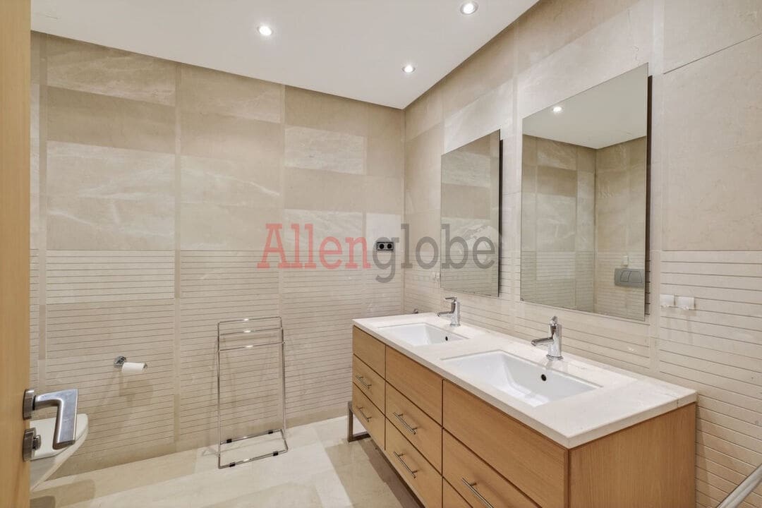 2 soverom Leilighet til salgs i Marbella med svømmebasseng - € 1 080 000 (Ref: 9557464)