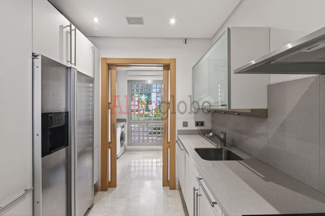 2 soverom Leilighet til salgs i Marbella med svømmebasseng - € 1 080 000 (Ref: 9557464)