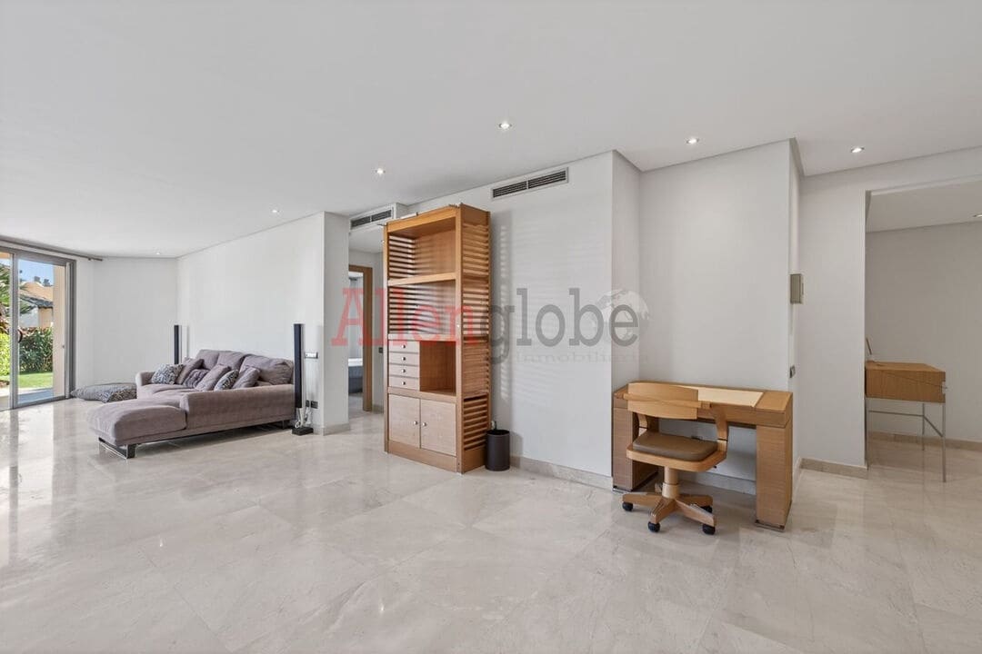 2 soverom Leilighet til salgs i Marbella med svømmebasseng - € 1 080 000 (Ref: 9557464)