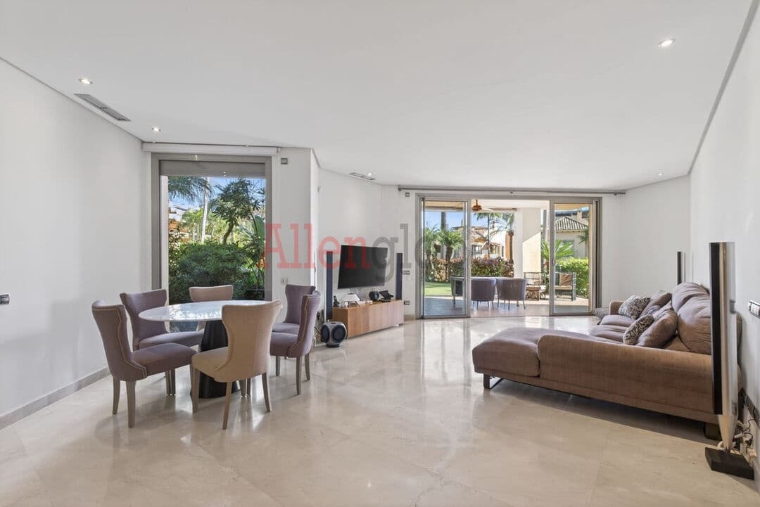 2 soverom Leilighet til salgs i Marbella med svømmebasseng - € 1 080 000 (Ref: 9557464)