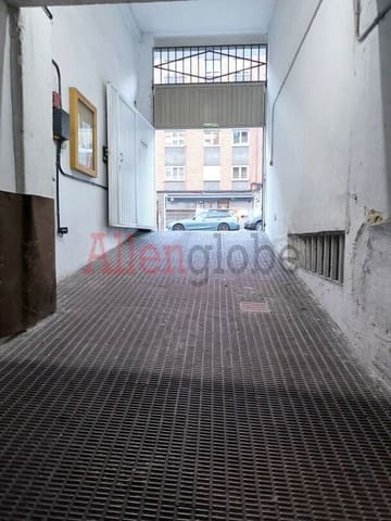Garage till salu i Centro Urbano, Oviedo - 6 900 € (Ref: 9600010)