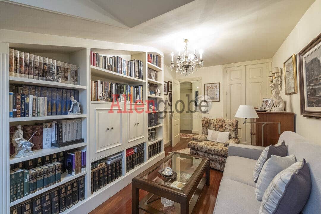 3 quarto Apartamento para venda em Oviedo - 555 000 € (Ref: 9629432)