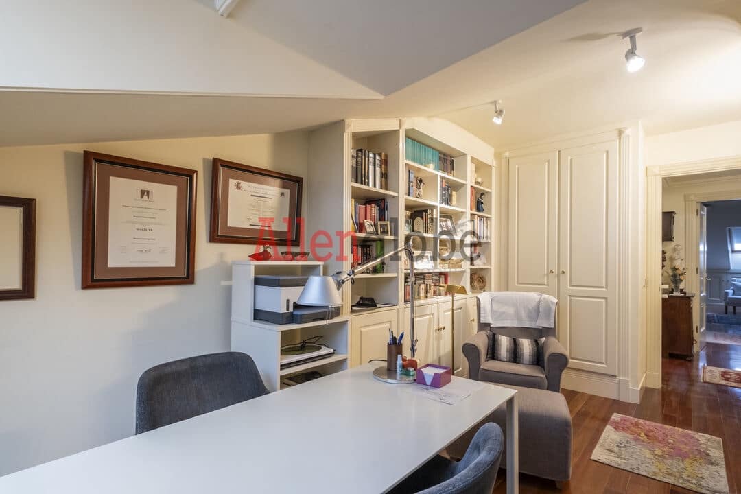 3 quarto Apartamento para venda em Oviedo - 555 000 € (Ref: 9629432)