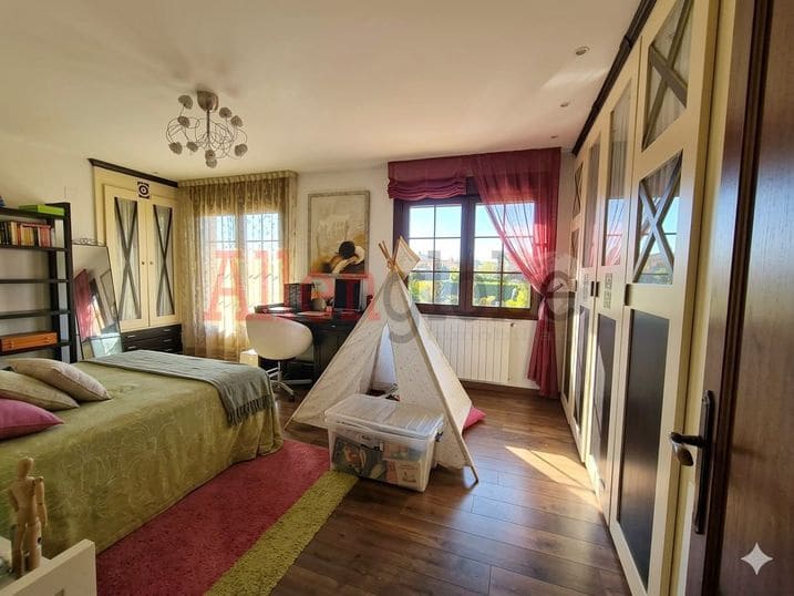 6 bedroom Villa for sale in Castrillon - € 1,250,000 (Ref: 9682247)