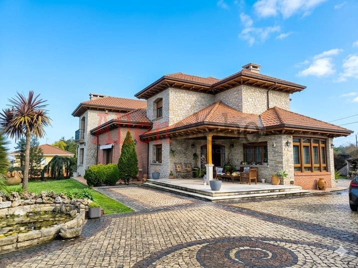6 bedroom Villa for sale in Castrillon - € 1,250,000 (Ref: 9682247)