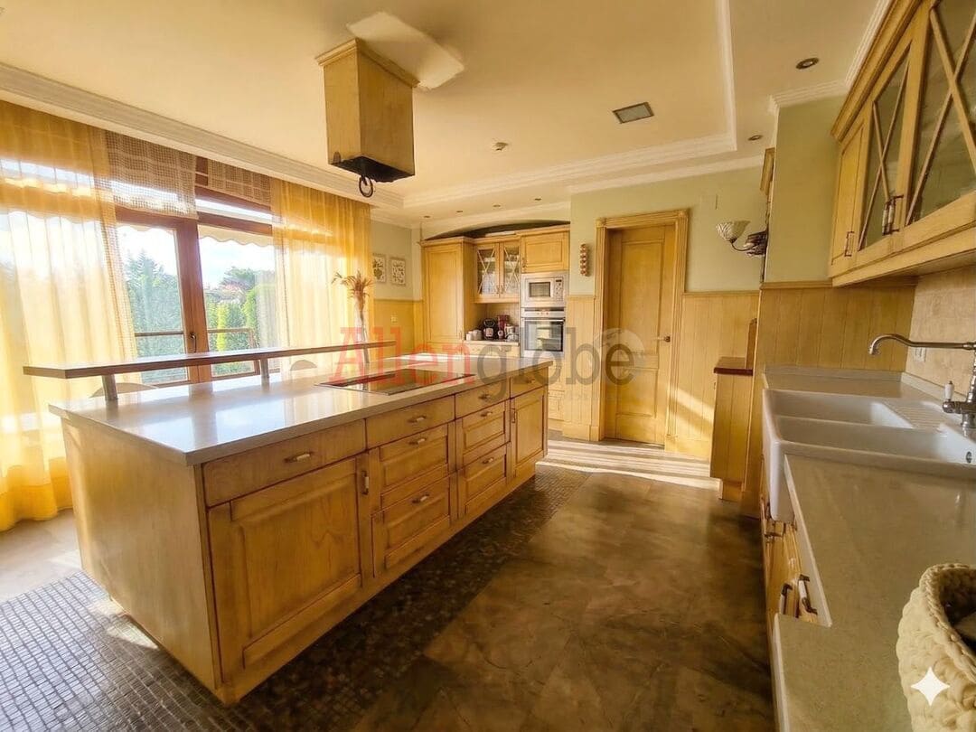 6 bedroom Villa for sale in Castrillon - € 1,250,000 (Ref: 9682247)