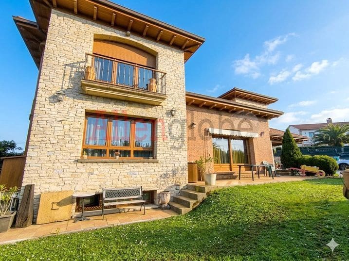 6 bedroom Villa for sale in Castrillon - € 1,250,000 (Ref: 9682247)