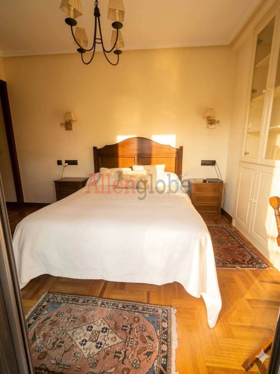 2 slaapkamer Flat te koop in Oviedo - € 365.000 (Ref: 9703278)