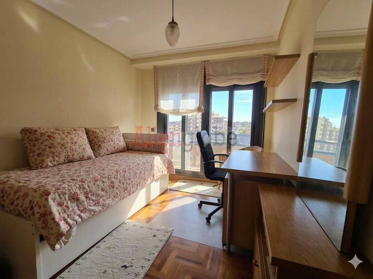 2 slaapkamer Flat te koop in Oviedo - € 365.000 (Ref: 9703278)