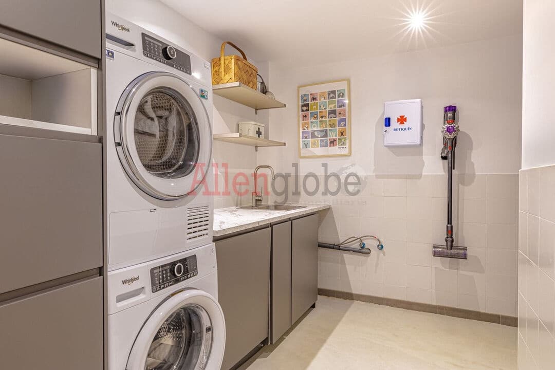 4 quarto Moradia para venda em Estepona com piscina - 1 690 000 € (Ref: 9800966)