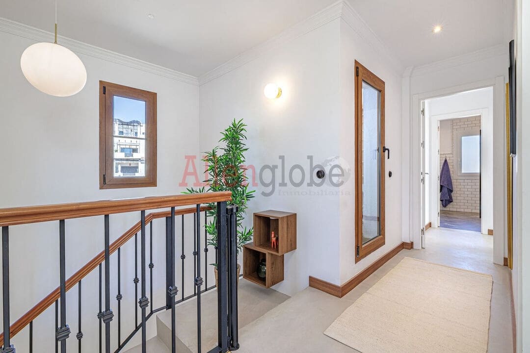 4 quarto Moradia para venda em Estepona com piscina - 1 690 000 € (Ref: 9800966)