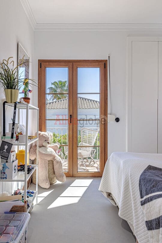 4 quarto Moradia para venda em Estepona com piscina - 1 690 000 € (Ref: 9800966)