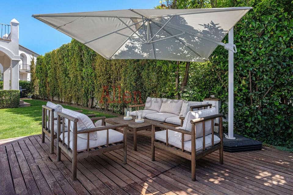 4 quarto Moradia para venda em Estepona com piscina - 1 690 000 € (Ref: 9800966)