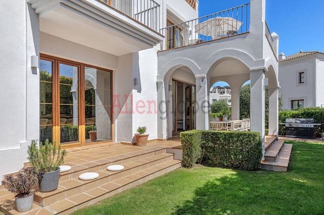 4 quarto Moradia para venda em El Velerín, Estepona com piscina - 1 690 000 € (Ref: 9800966)