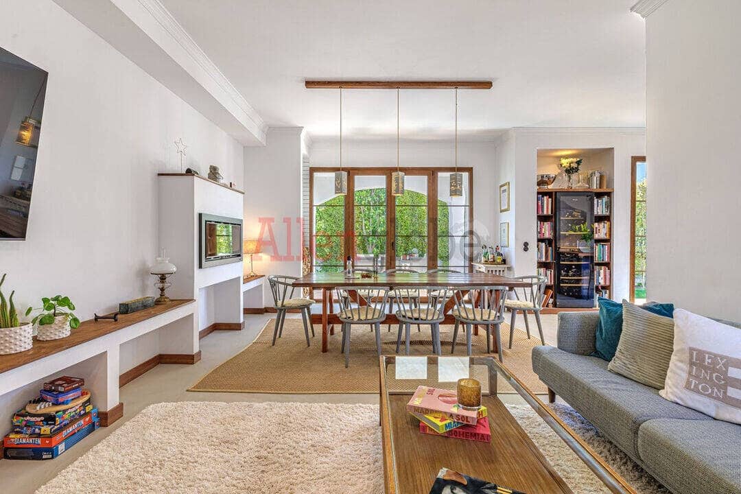 4 quarto Moradia para venda em Estepona com piscina - 1 690 000 € (Ref: 9800966)