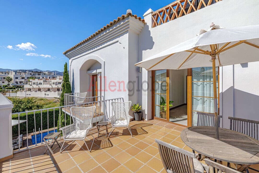 4 quarto Moradia para venda em Estepona com piscina - 1 690 000 € (Ref: 9800966)
