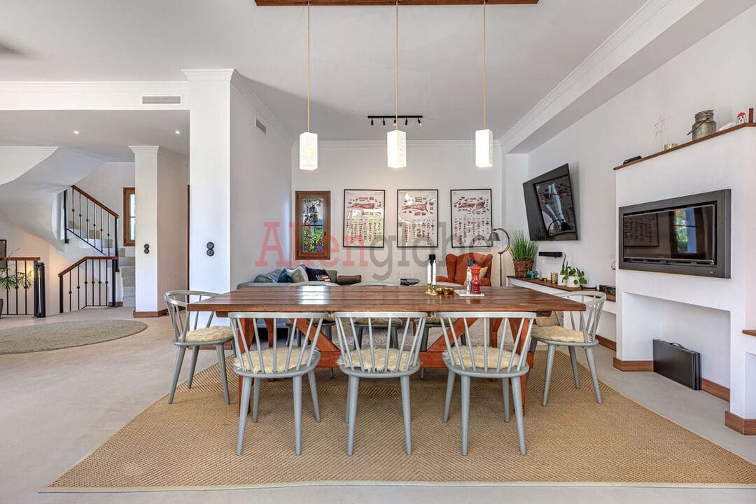 4 quarto Moradia para venda em Estepona com piscina - 1 690 000 € (Ref: 9800966)