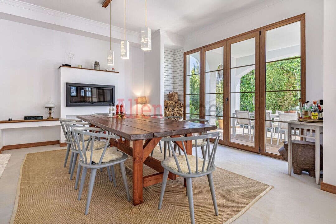 4 quarto Moradia para venda em Estepona com piscina - 1 690 000 € (Ref: 9800966)