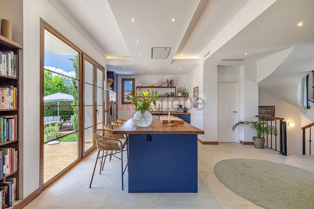 4 quarto Moradia para venda em Estepona com piscina - 1 690 000 € (Ref: 9800966)