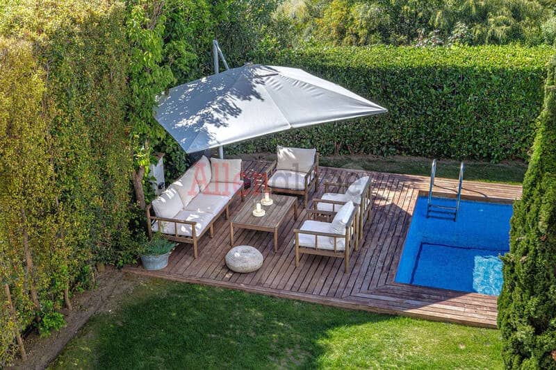 4 quarto Moradia para venda em Estepona com piscina - 1 690 000 € (Ref: 9800966)