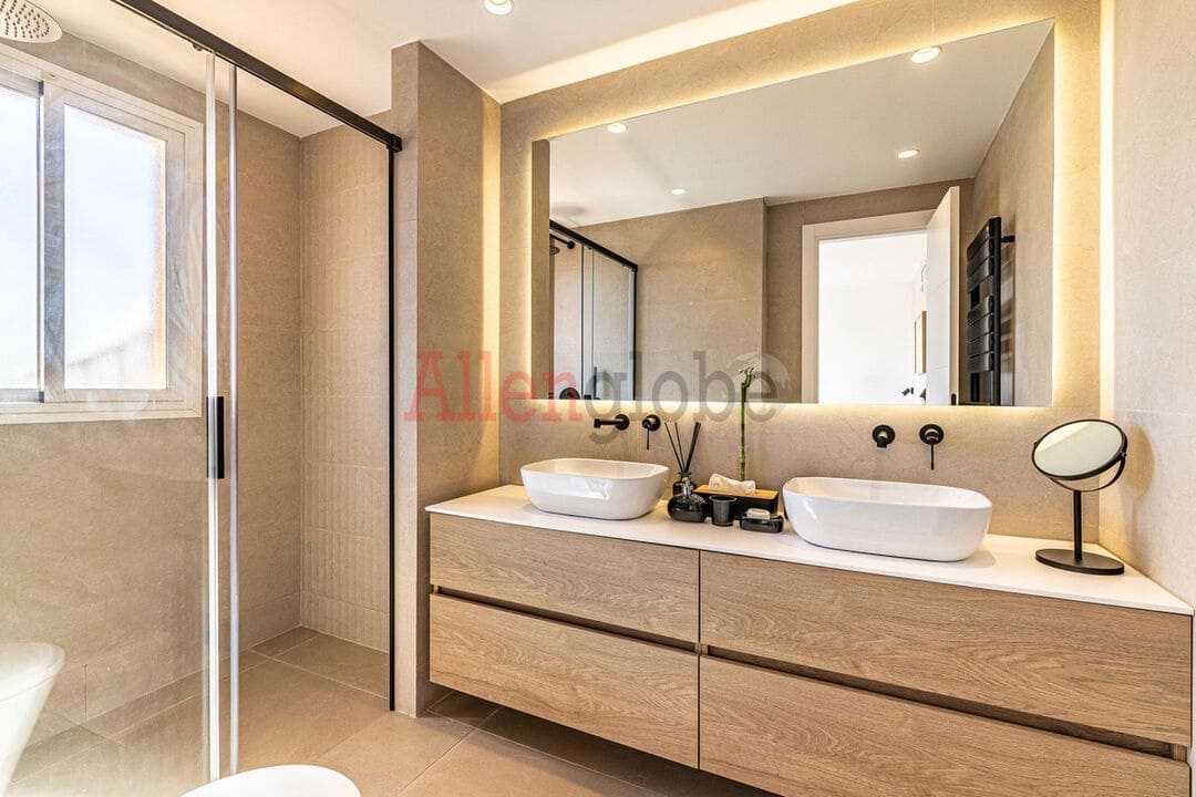 3 quarto Moradia Geminada para venda em Buenas Noches com piscina - 599 000 € (Ref: 9800967)
