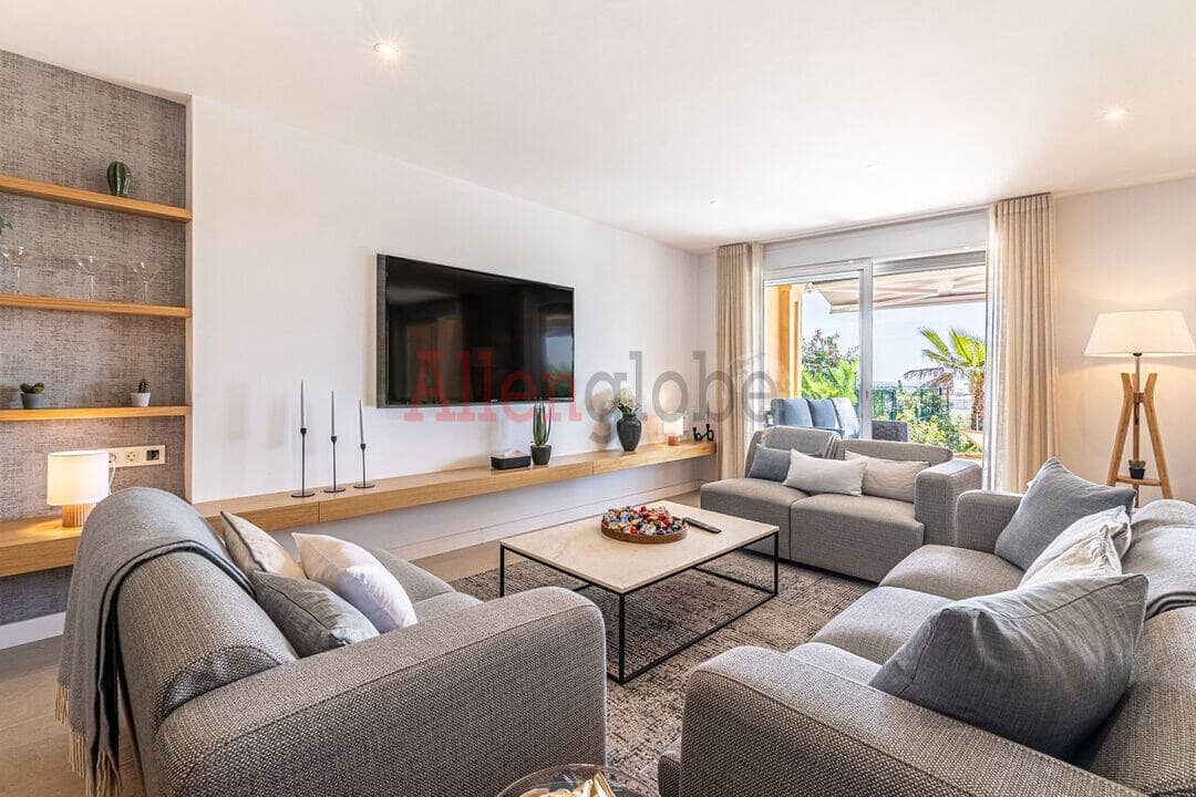 3 quarto Moradia Geminada para venda em Buenas Noches com piscina - 599 000 € (Ref: 9800967)