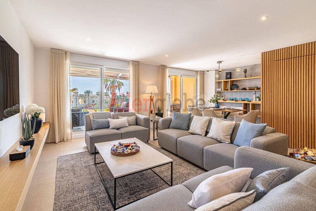 3 quarto Moradia Geminada para venda em Buenas Noches com piscina - 599 000 € (Ref: 9800967)