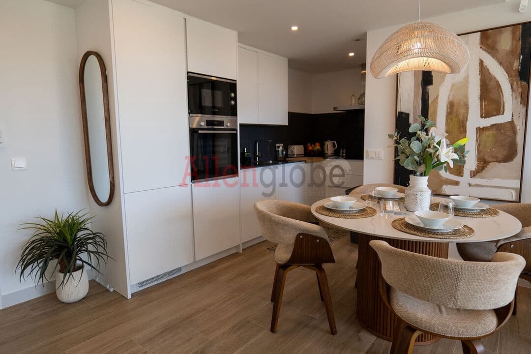 2 makuuhuone Kattohuoneisto myytävänä paikassa Estepona mukana uima-altaan - 620 000 € (Ref: 9800968)