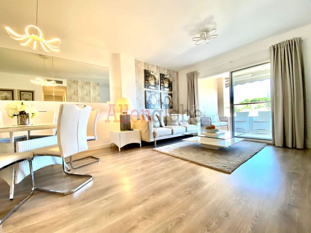 Ático de 3 habitaciones en Marbella en venta - 529.000 € (Ref: 9800969)