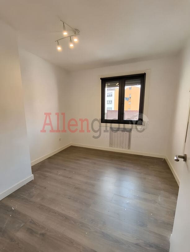 3 bedroom Flat for sale in Mieres - € 128,000 (Ref: 9802971)