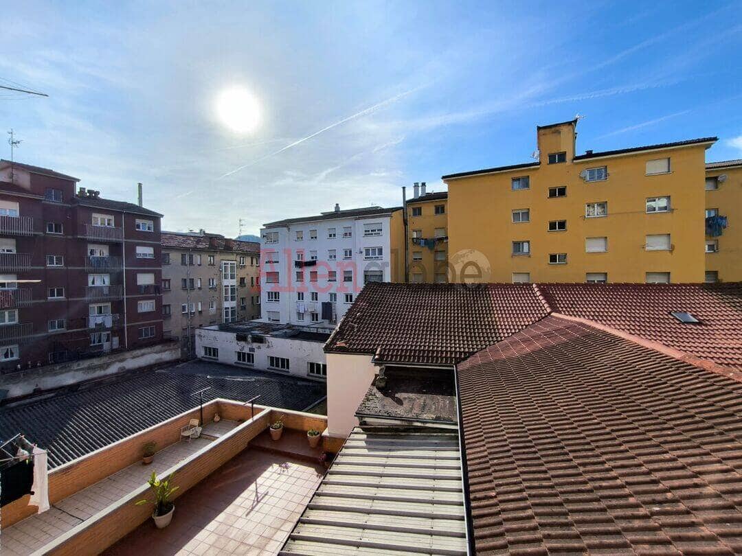 3 bedroom Flat for sale in Mieres - € 128,000 (Ref: 9802971)