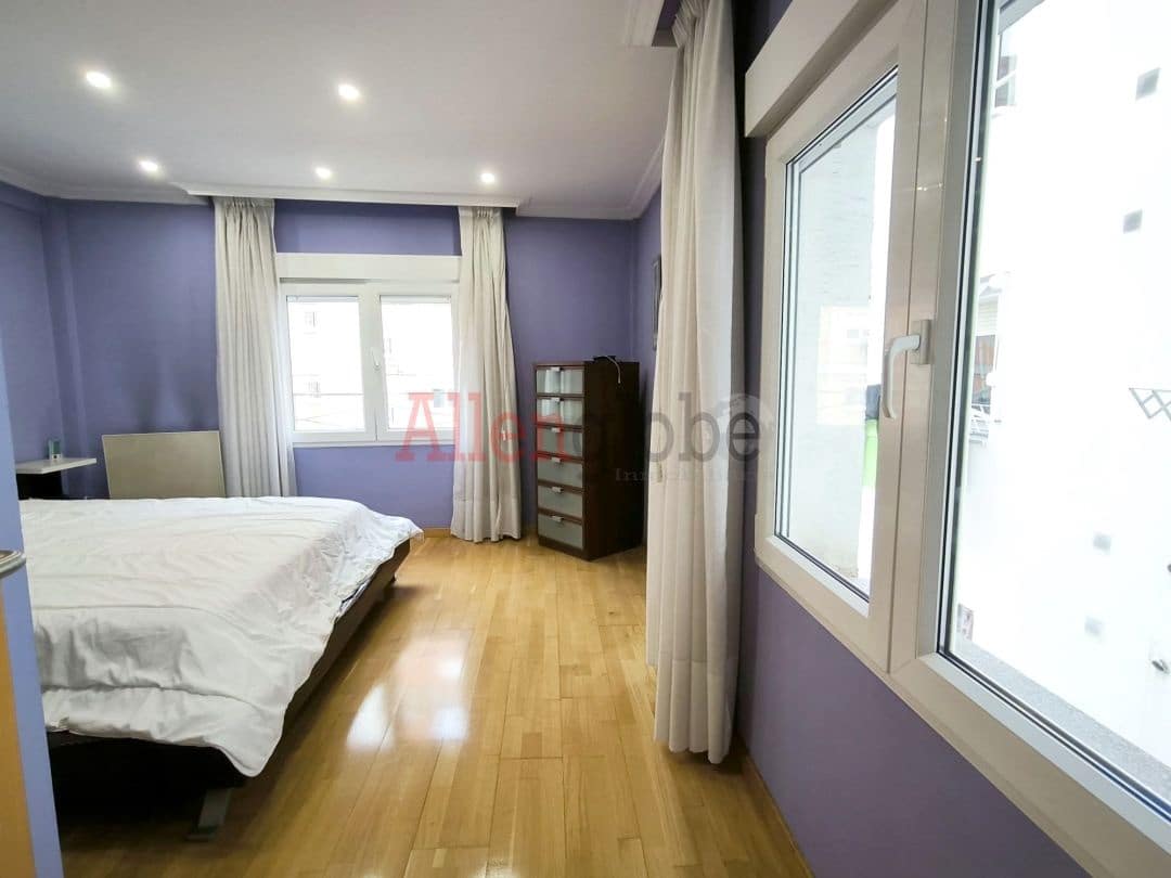 Piso de 2 habitaciones en Gijón en venta - 250.000 € (Ref: 9806723)