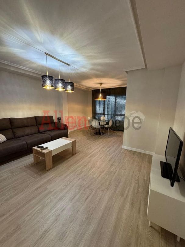 2 quarto Apartamento para arrendar em Oviedo - 740 € (Ref: 9807201)