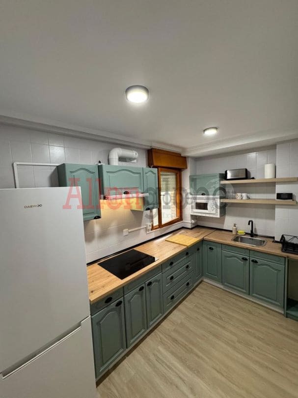 2 quarto Apartamento para arrendar em Oviedo - 740 € (Ref: 9807201)