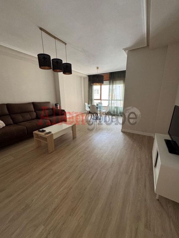 2 quarto Apartamento para arrendar em Oviedo - 740 € (Ref: 9807201)