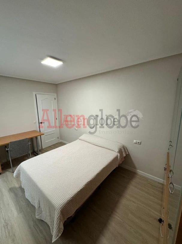 2 quarto Apartamento para arrendar em Oviedo - 740 € (Ref: 9807201)