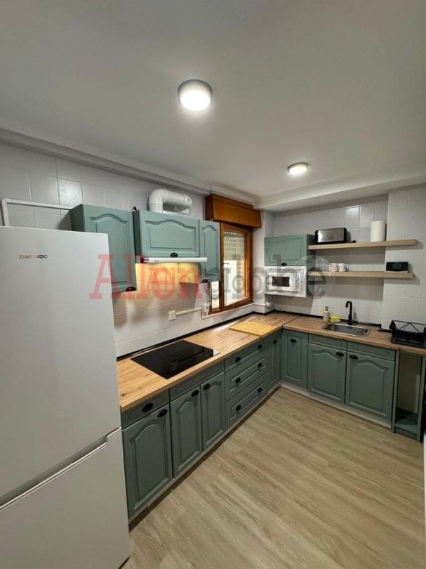2 quarto Apartamento para arrendar em Oviedo - 740 € (Ref: 9807201)
