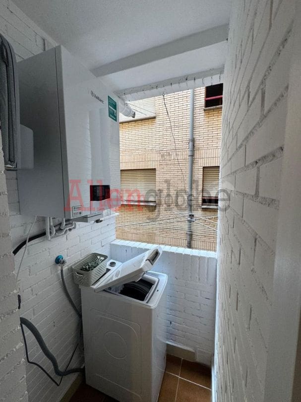2 quarto Apartamento para arrendar em Oviedo - 740 € (Ref: 9807201)