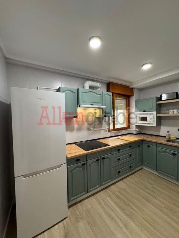 2 quarto Apartamento para arrendar em Oviedo - 740 € (Ref: 9807201)