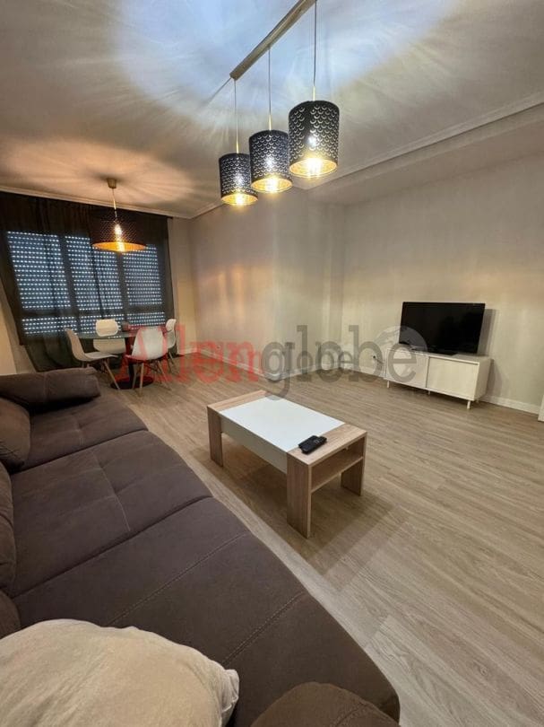 2 quarto Apartamento para arrendar em Oviedo - 740 € (Ref: 9807201)