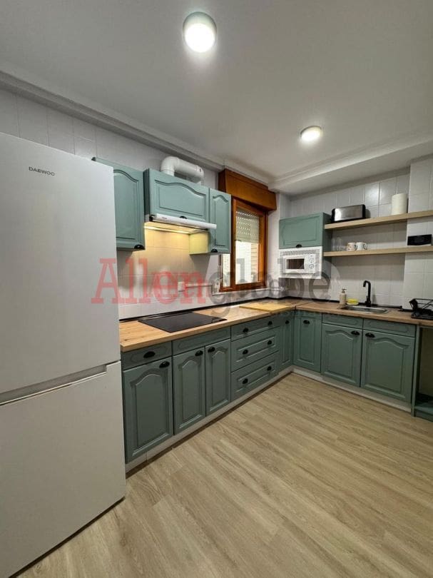 2 quarto Apartamento para arrendar em Oviedo - 740 € (Ref: 9807201)