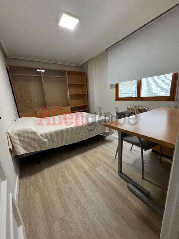 2 quarto Apartamento para arrendar em Oviedo - 740 € (Ref: 9807201)