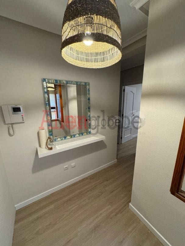2 quarto Apartamento para arrendar em Oviedo - 740 € (Ref: 9807201)