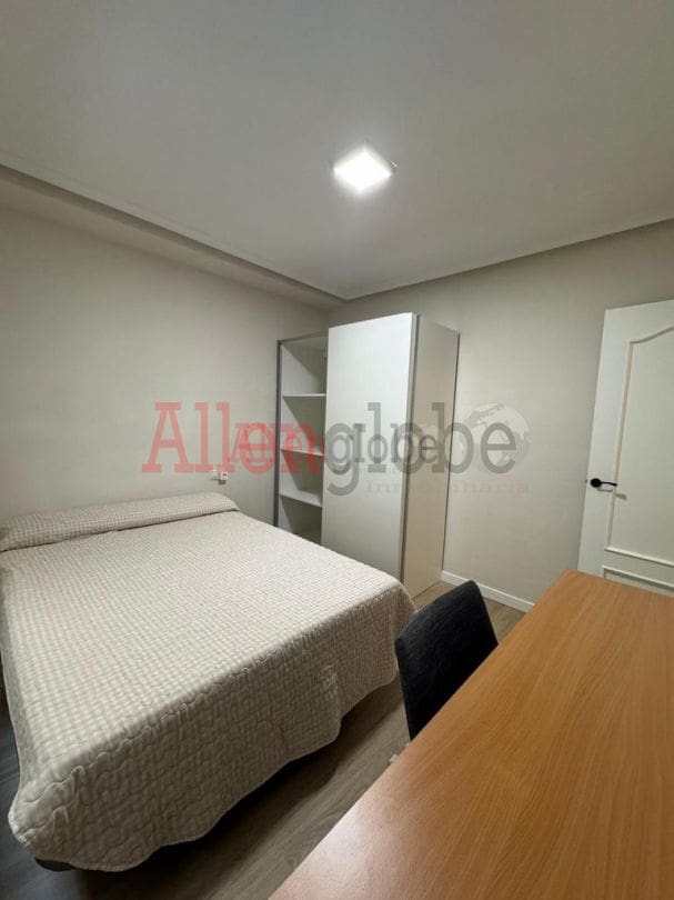 2 quarto Apartamento para arrendar em Oviedo - 740 € (Ref: 9807201)