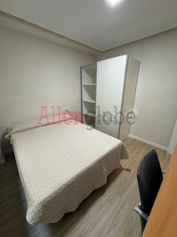2 quarto Apartamento para arrendar em Oviedo - 740 € (Ref: 9807201)