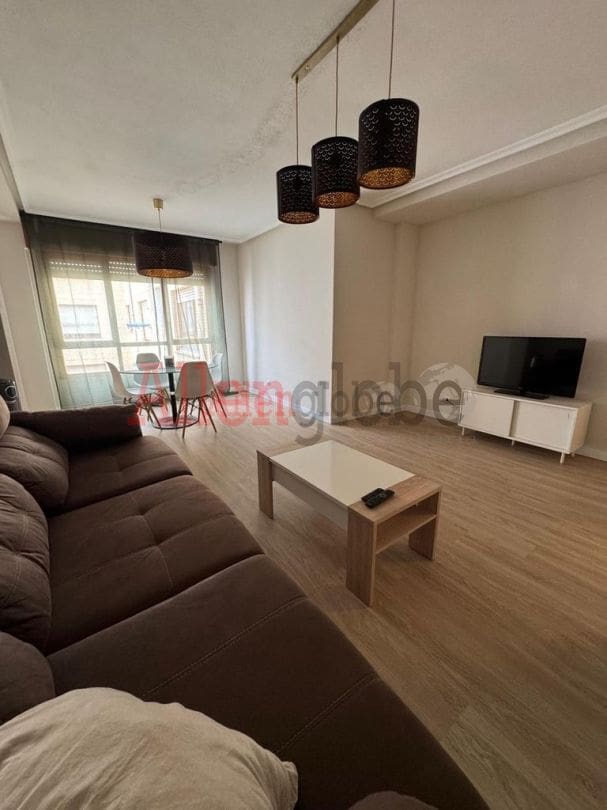 2 quarto Apartamento para arrendar em Oviedo - 740 € (Ref: 9807201)