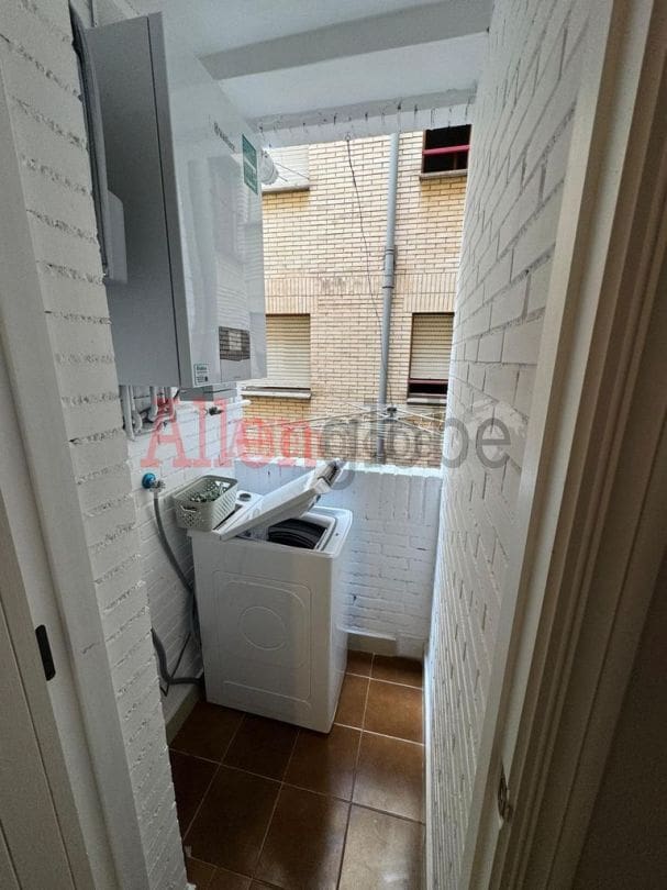 2 quarto Apartamento para arrendar em Oviedo - 740 € (Ref: 9807201)