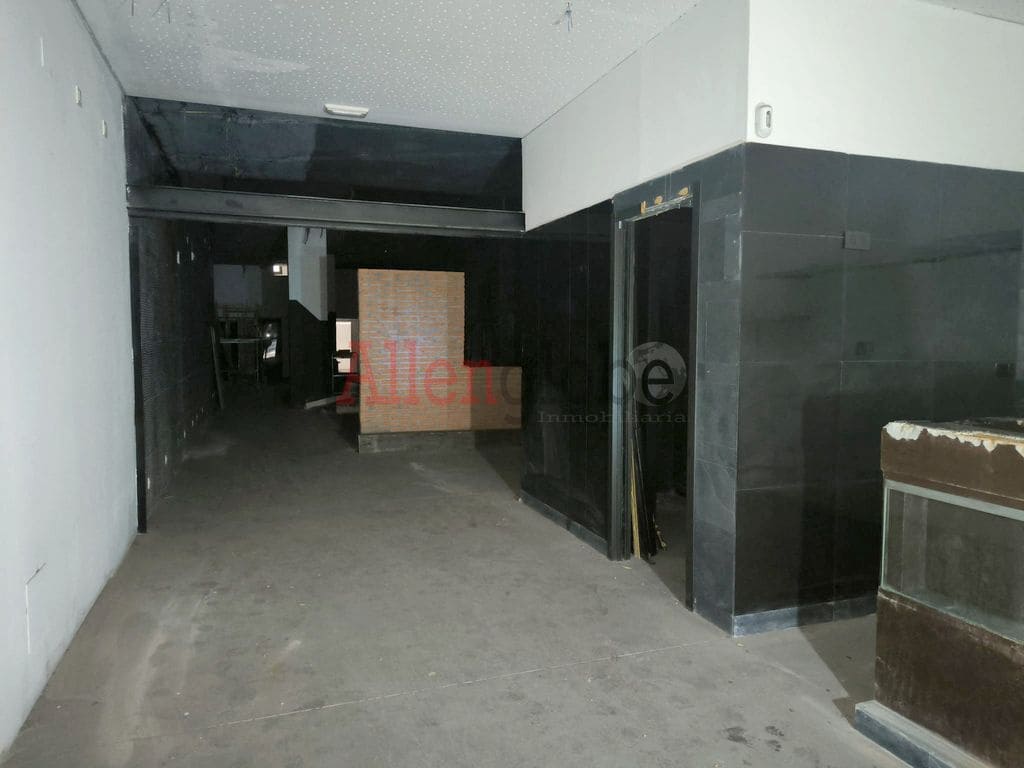 Gewerbe zu verkaufen in Oviedo - 345.000 € (Ref: 9821839)