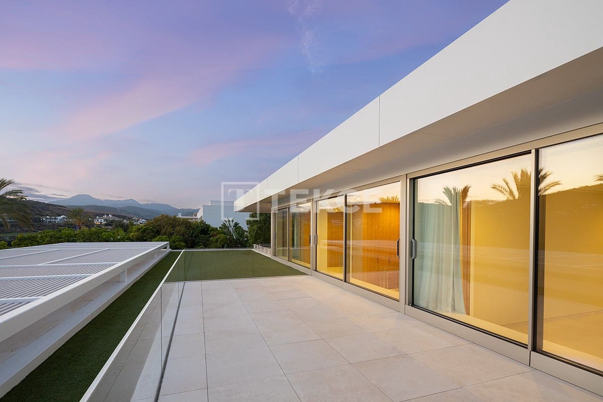 5 bedroom Villa for sale in Casares with pool - € 6,500,000 (Ref: 10000237)